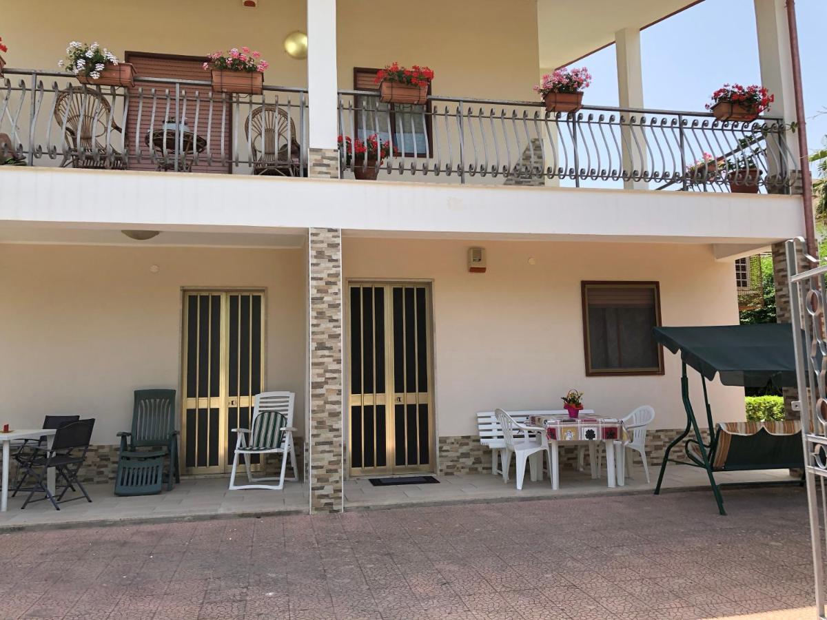 La Maison De Daniele Et Maria Apartment Fontane Bianche Luaran gambar